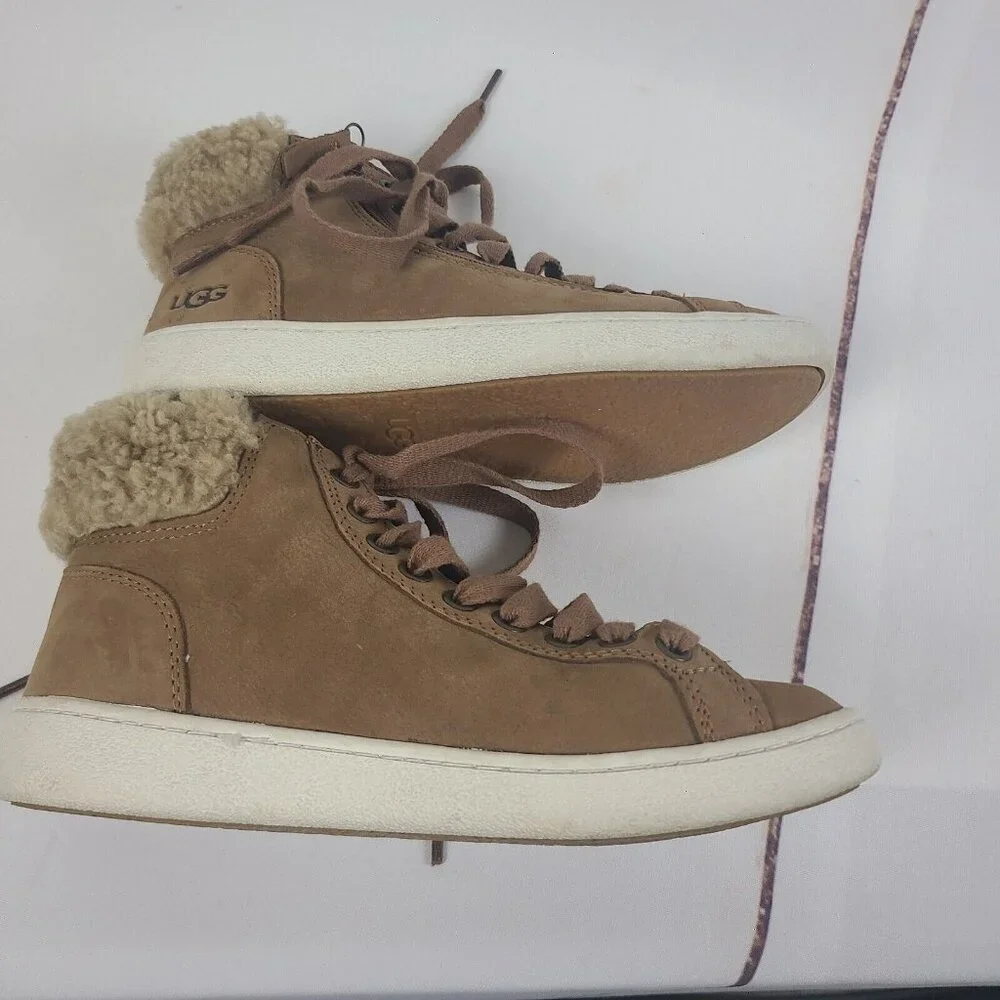 UGG Girls Pure Leather Lace Up Zipper Sneaker Boots with‎ Wool Fur Size 5